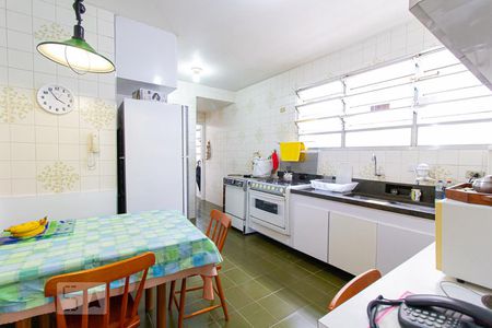 Apartamento à venda com 229m², 4 quartos e 2 vagasCozinha