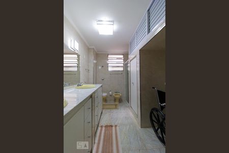Apartamento à venda com 229m², 4 quartos e 2 vagasBanheiro das Suítes