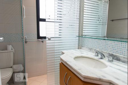 Banheiro da suíte de apartamento para alugar com 1 quarto, 40m² em Aclimação, São Paulo