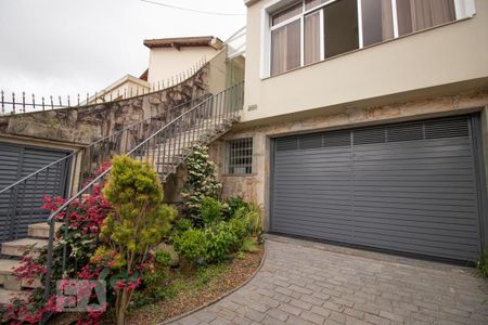 Casa à venda com 300m², 4 quartos e 5 vagasFachada