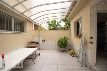 Casa à venda com 300m², 4 quartos e 5 vagasQuintal