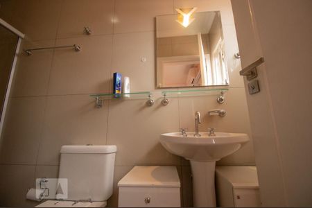 Casa à venda com 300m², 4 quartos e 5 vagasBanheiro da Suíte 2