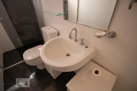 Casa à venda com 300m², 4 quartos e 5 vagasBanheiro da Suíte 1