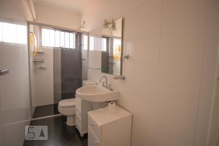 Casa à venda com 300m², 4 quartos e 5 vagasBanheiro da Suíte 1