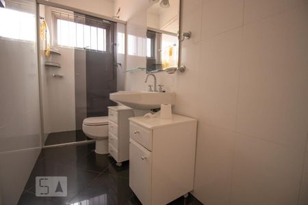 Casa à venda com 300m², 4 quartos e 5 vagasBanheiro da Suíte 1