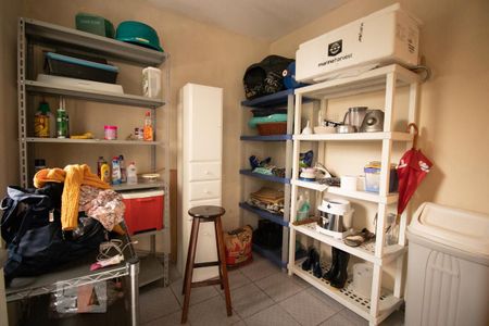 Casa à venda com 300m², 4 quartos e 5 vagasQuarto de Serviço