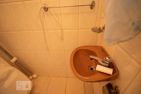 Casa à venda com 300m², 4 quartos e 5 vagasBanheiro de Serviço