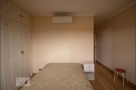 Casa à venda com 300m², 4 quartos e 5 vagasSuíte 1