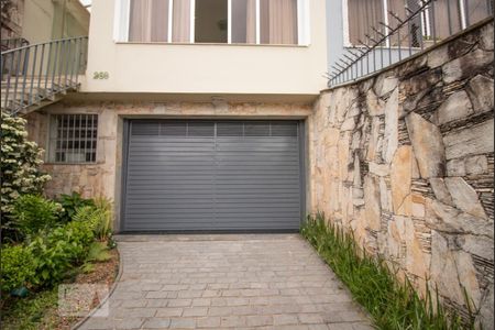 Casa à venda com 300m², 4 quartos e 5 vagasFachada