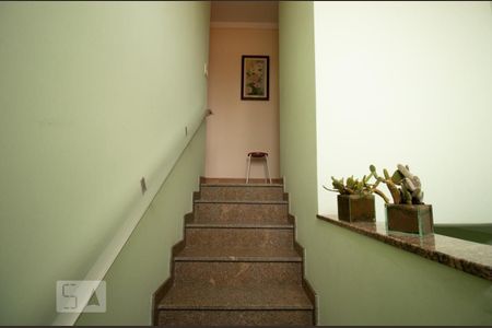 Casa à venda com 300m², 4 quartos e 5 vagasEscada