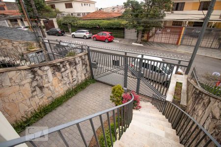 Casa à venda com 300m², 4 quartos e 5 vagasEntrada - Escada