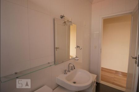 Casa à venda com 300m², 4 quartos e 5 vagasBanheiro da Suíte 1