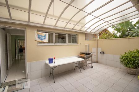 Casa à venda com 300m², 4 quartos e 5 vagasQuintal