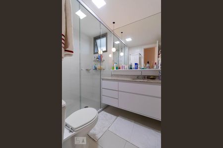 Apartamento para alugar com 149m², 3 quartos e 2 vagas Apartamento para alugar com 149m², 3 quartos e 2 vagasBanheiro da Suíte 1
