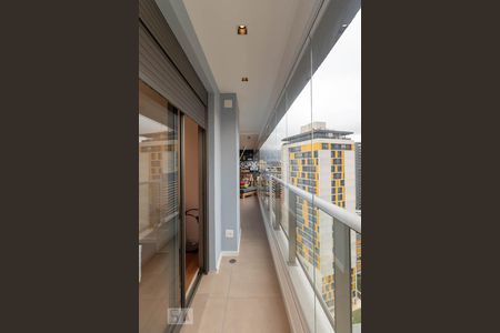 Apartamento para alugar com 149m², 3 quartos e 2 vagas Apartamento para alugar com 149m², 3 quartos e 2 vagasVaranda