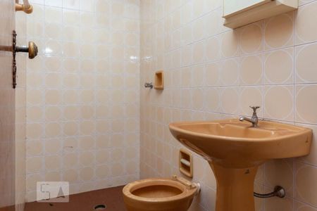 Casa para alugar com 400m², 5 quartos e 4 vagas Casa para alugar com 400m², 5 quartos e 4 vagasBanheiro de Serviço