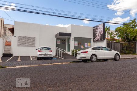 Casa para alugar com 400m², 5 quartos e 4 vagas Casa para alugar com 400m², 5 quartos e 4 vagasFachada
