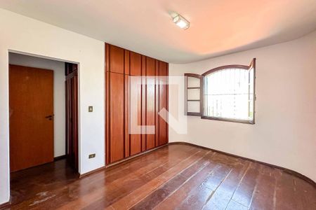 Suíte de casa para alugar com 4 quartos, 360m² em Parque São Domingos, São Paulo