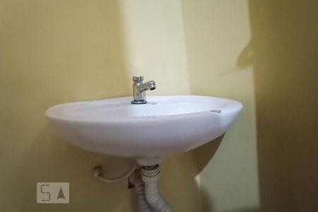 Casa de condomínio para alugar com 102m², 3 quartos e 2 vagasDetalhe lavabo - Pia