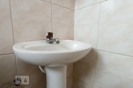 Casa de condomínio para alugar com 102m², 3 quartos e 2 vagasDetalhe banheiro suíte - Pia