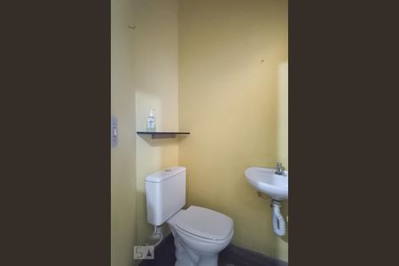 Casa de condomínio para alugar com 102m², 3 quartos e 2 vagasLavabo