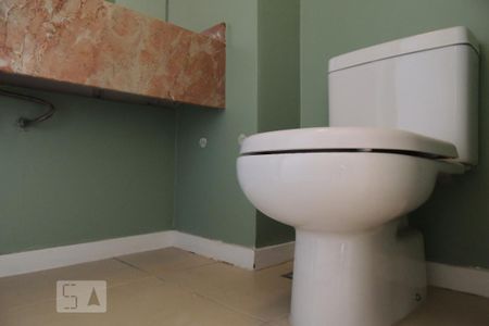 Lavabo de apartamento para alugar com 3 quartos, 143m² em Jacarepaguá, Rio de Janeiro