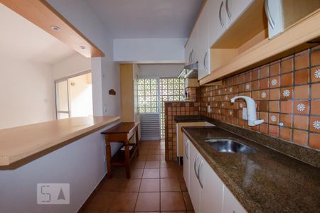 Cozinha de apartamento para alugar com 2 quartos, 64m² em Pantanal, Florianópolis