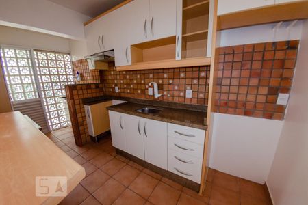 Cozinha de apartamento para alugar com 2 quartos, 64m² em Pantanal, Florianópolis