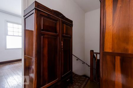 Casa à venda com 200m², 3 quartos e sem vagaCorredor Escadas