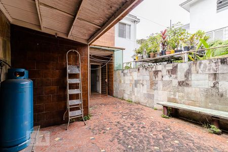 Casa à venda com 200m², 3 quartos e sem vagaQuintal