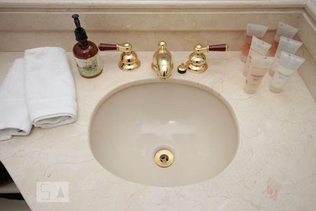 Apartamento à venda com 290m², 3 quartos e 2 vagasBanheiro da Suíte 2