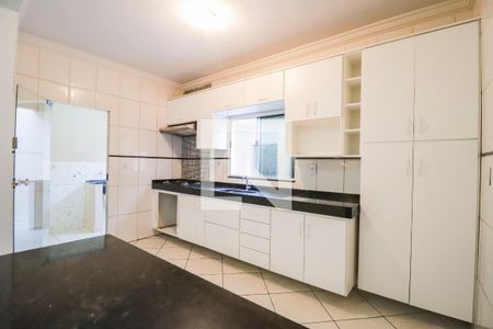 Casa para alugar com 156m², 4 quartos e 2 vagas Casa para alugar com 156m², 4 quartos e 2 vagasCozinha