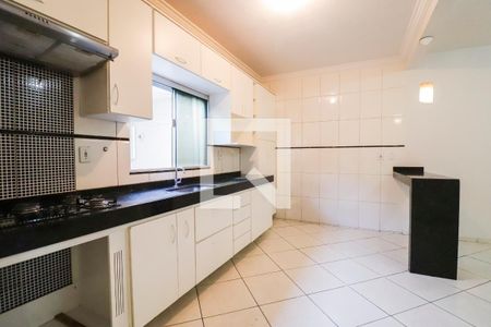Casa para alugar com 156m², 4 quartos e 2 vagas Casa para alugar com 156m², 4 quartos e 2 vagasCozinha