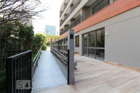 Studio à venda com 32m², 1 quarto e sem vagaÁrea comum - Piscina
