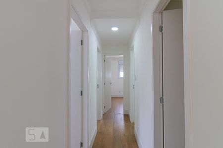 Corredor de apartamento à venda com 2 quartos, 70m² em Vila Gumercindo, São Paulo