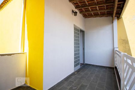 Casa à venda com 280m², 2 quartos e 2 vagas Casa à venda com 280m², 2 quartos e 2 vagasvaranda