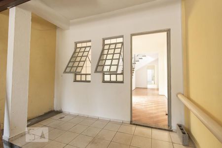Casa à venda com 280m², 2 quartos e 2 vagas Casa à venda com 280m², 2 quartos e 2 vagasGaragem
