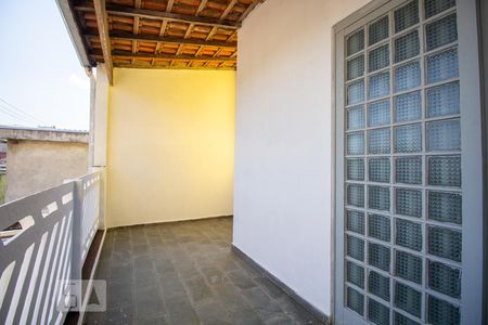 Casa à venda com 280m², 2 quartos e 2 vagas Casa à venda com 280m², 2 quartos e 2 vagasvaranda