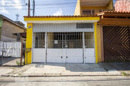 Casa à venda com 280m², 2 quartos e 2 vagas Casa à venda com 280m², 2 quartos e 2 vagasFachada