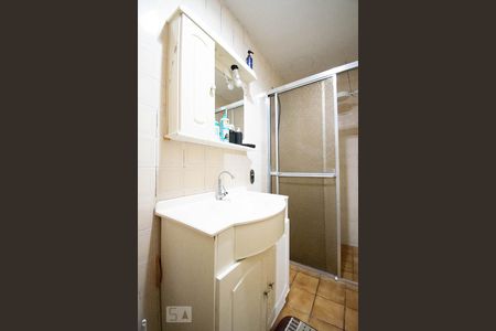 Banheiro de apartamento à venda com 1 quarto, 84m² em Teresópolis, Porto Alegre