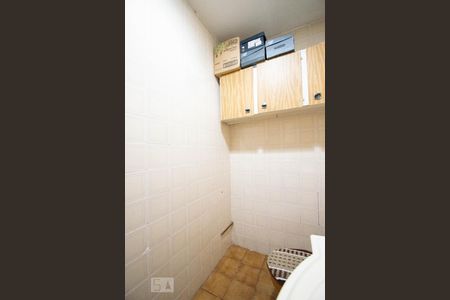 Banheiro de apartamento à venda com 1 quarto, 84m² em Teresópolis, Porto Alegre