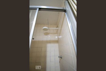 Banheiro de apartamento à venda com 1 quarto, 84m² em Teresópolis, Porto Alegre