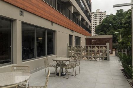 Studio à venda com 32m², 1 quarto e sem vagaÁrea comum - Piscina