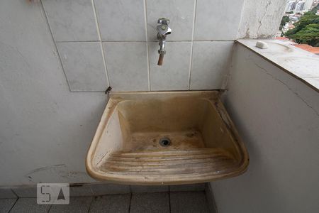 Casa para alugar com 300m², 9 quartos e 2 vagas Casa para alugar com 300m², 9 quartos e 2 vagasPiso Térreo - Área de Serviço