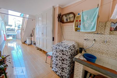 Casa à venda com 134m², 3 quartos e 2 vagasLavanderia