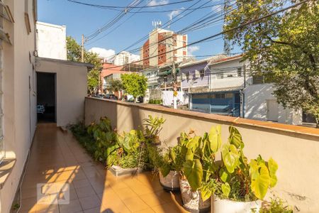 Casa à venda com 450m², 3 quartos e 4 vagas Casa à venda com 450m², 3 quartos e 4 vagasÁrea externa - corredor lateral