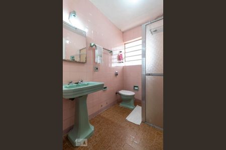 Casa à venda com 450m², 3 quartos e 4 vagas Casa à venda com 450m², 3 quartos e 4 vagasBanheiro social