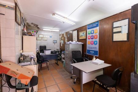 Casa à venda com 450m², 3 quartos e 4 vagas Casa à venda com 450m², 3 quartos e 4 vagasEscritório