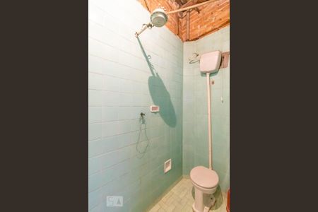 Casa à venda com 450m², 3 quartos e 4 vagas Casa à venda com 450m², 3 quartos e 4 vagasBanheiro de serviço