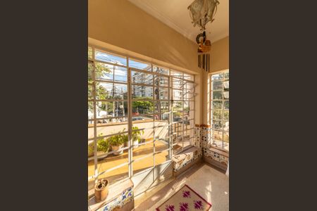 Casa à venda com 450m², 3 quartos e 4 vagas Casa à venda com 450m², 3 quartos e 4 vagasJardim de inverno